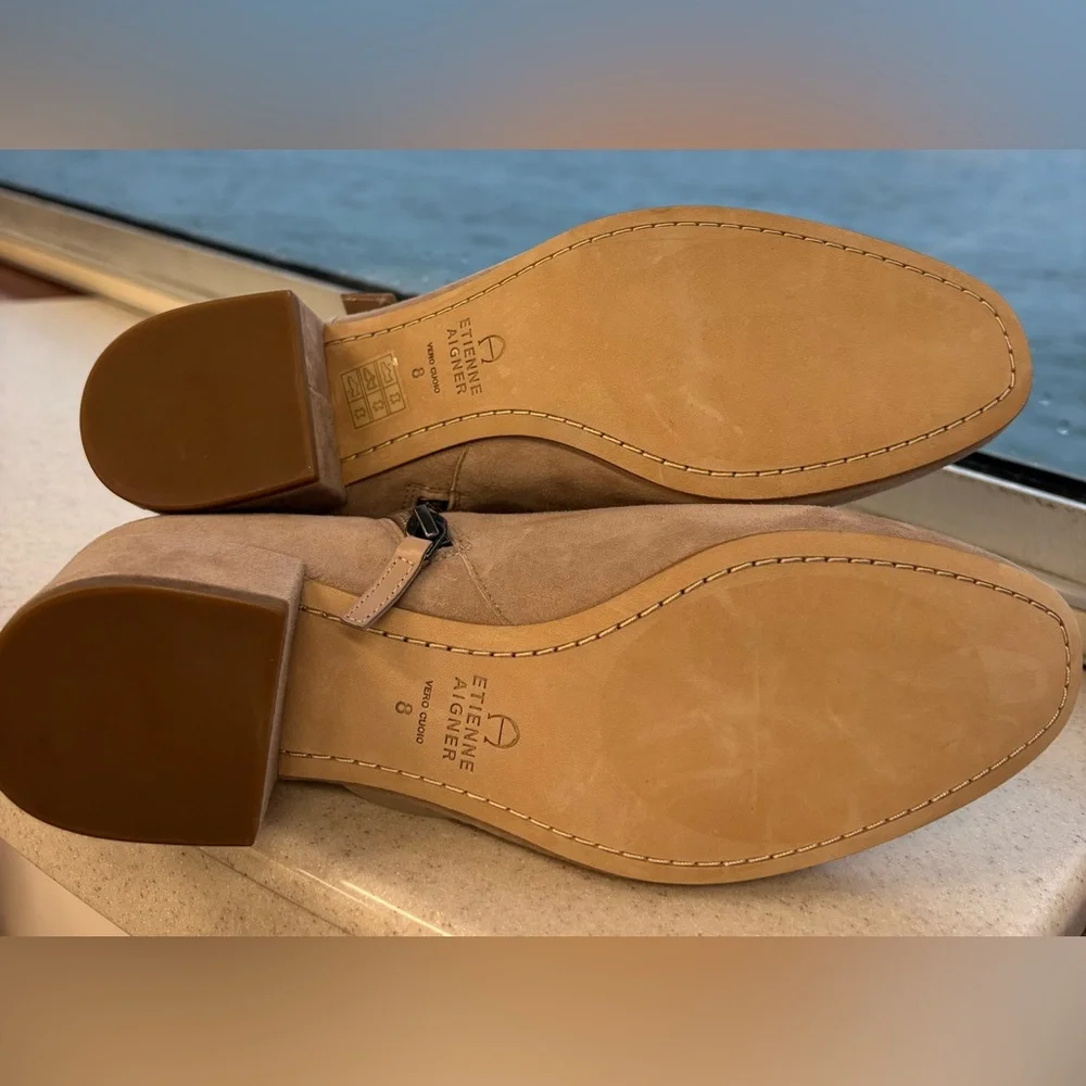 NWOT Entienne Aigner Tempest Suede Boot in Hazelnut w 1 3/4” Heel & Side Zip 8M - Picture 12 of 13